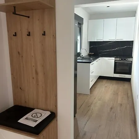 Pervan Large Lejlighed